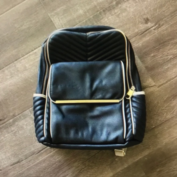 Steve Madden Handbags - Steve Madden black leather backpack